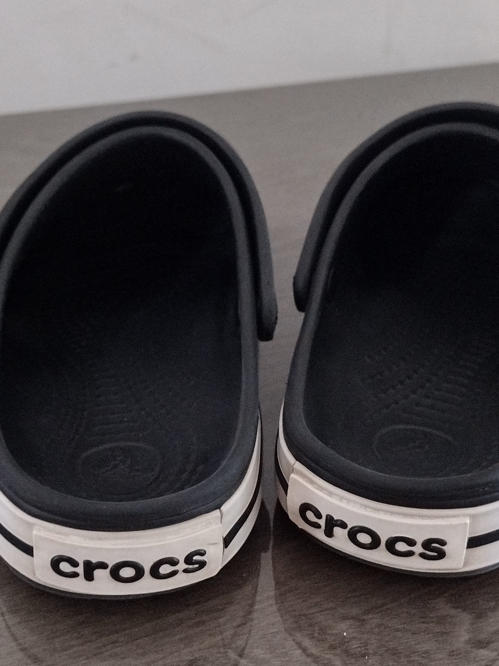 Black Clog Shoes with White Trim - Crocs Classic Comfort M 4 / W 6 - Picture 2 of 8